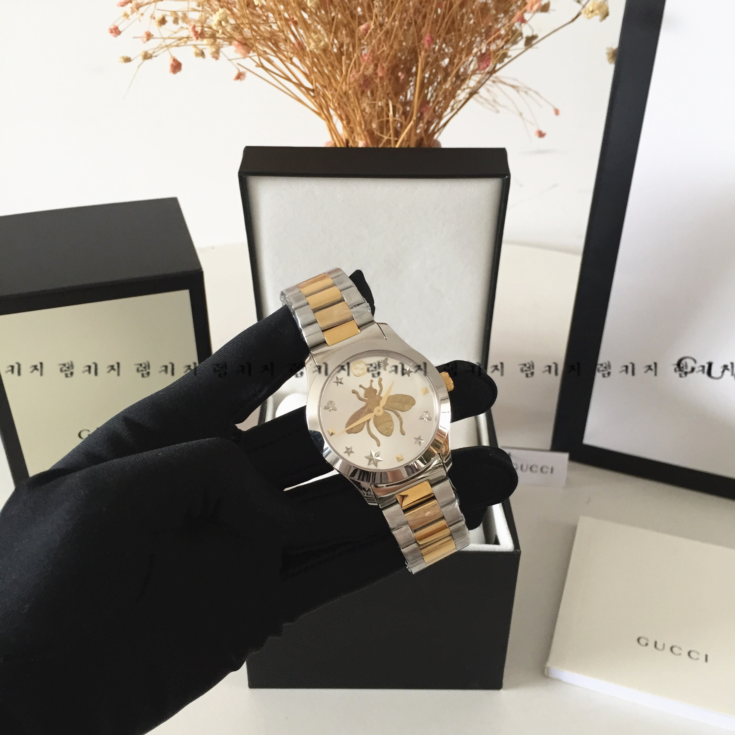 구찌 G 타임리스 꿀벌 콤비 메탈시계